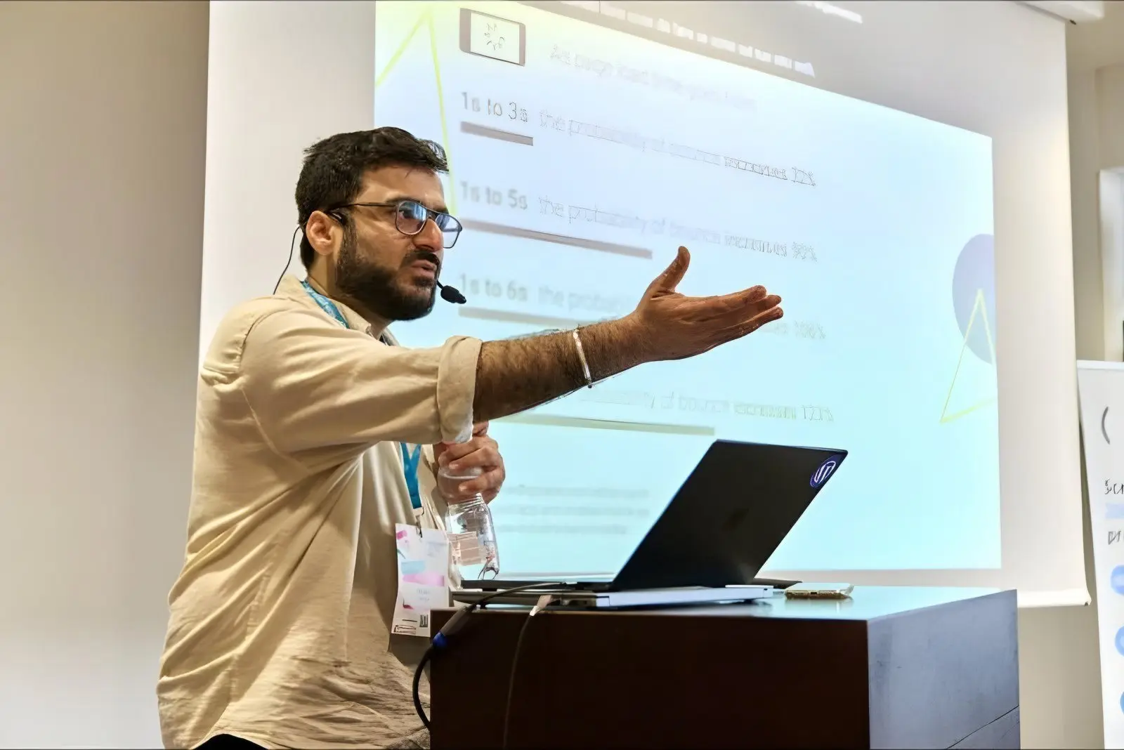 Vineet Talwar, Geschäftsführer, bei einem Vortrag